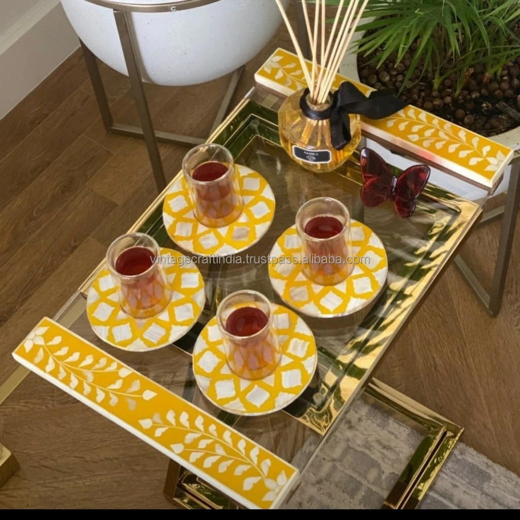
TRAY WITH TEA PLATES 