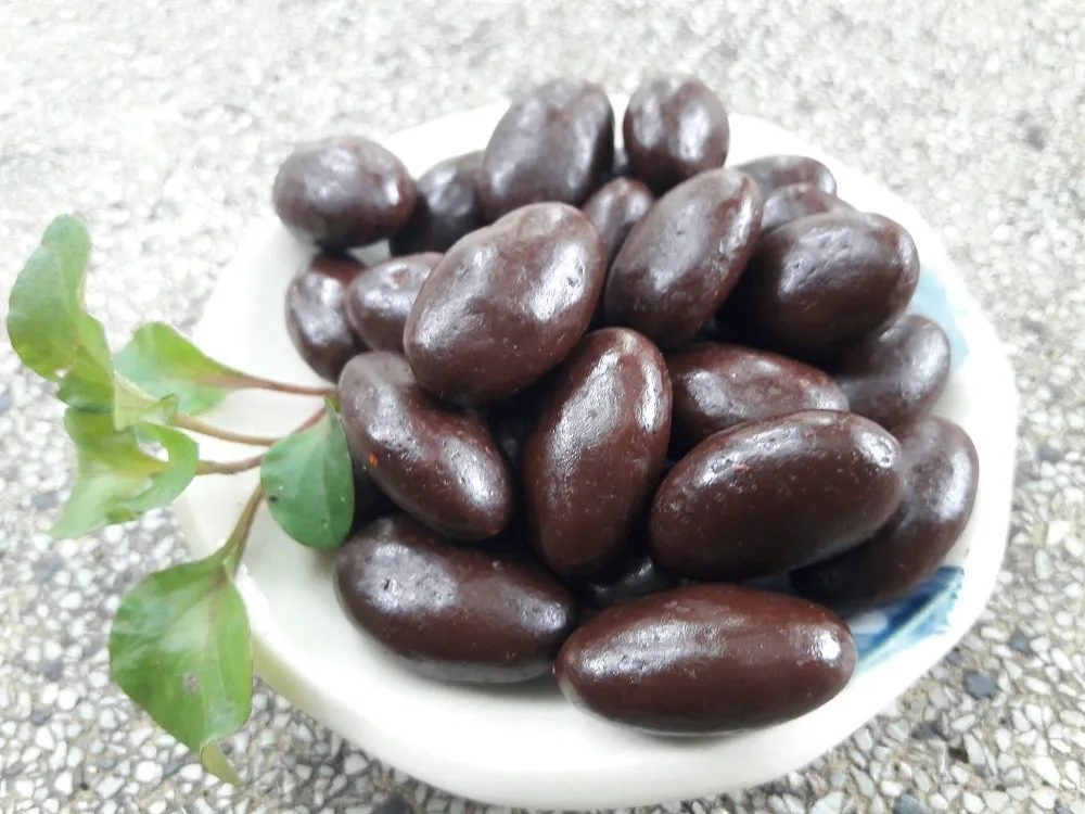  Лучший продавец высококачественный шоколад с флаворинамоном миндалем внутри хорошо для здоровья сделано в вьетнаме