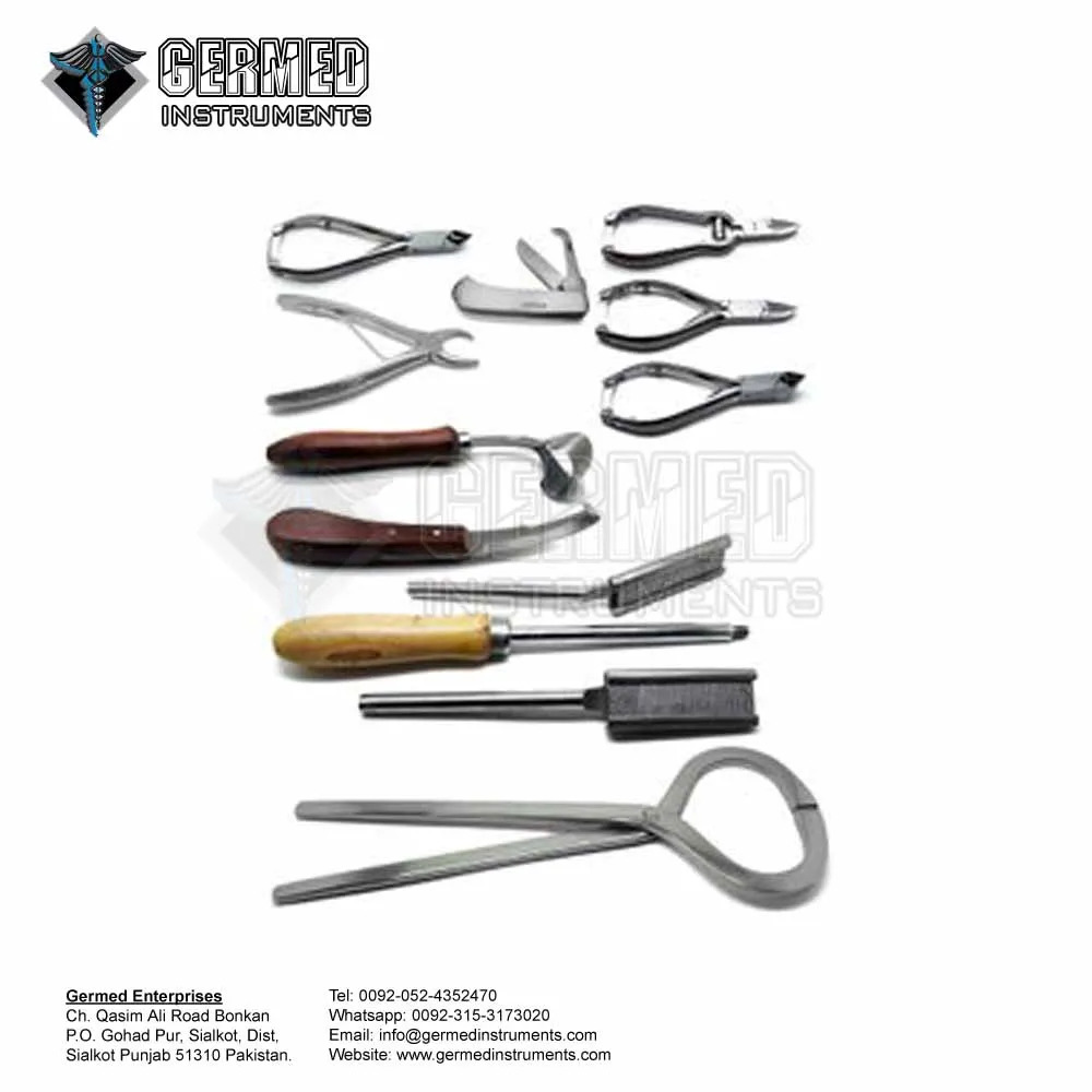 Hintermann Distractor with Ratchet lock closed and outspread arms for foot and ankle surgery