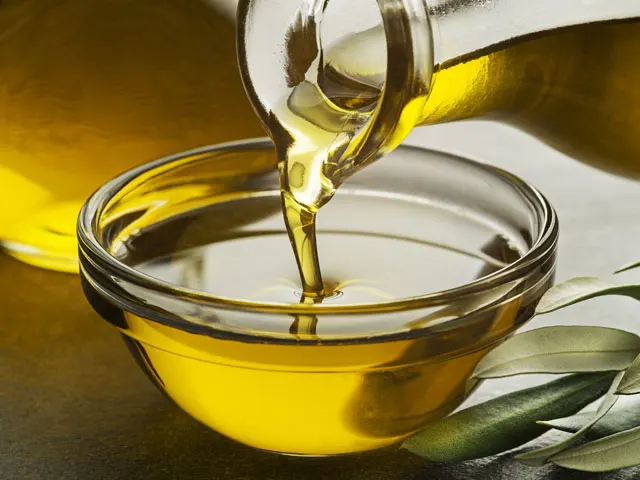100% Italian Extra Virgin Olive Oil in bulk for wholesale ideal for export at the best price on offer