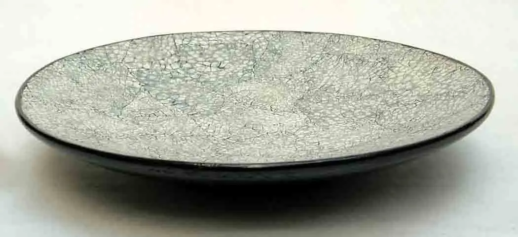 
Round lacquer plate with egg-cell finishing, Vietnam handicrafts, suitable for home-decor, tableware, houseware, kitchenware. 