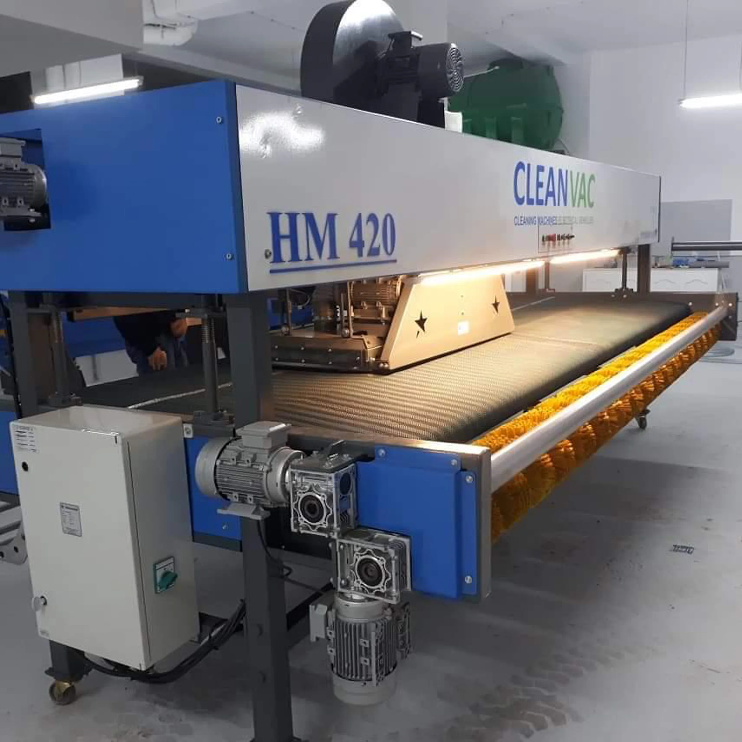 Автоматическая машина для отделки ковров и упаковки