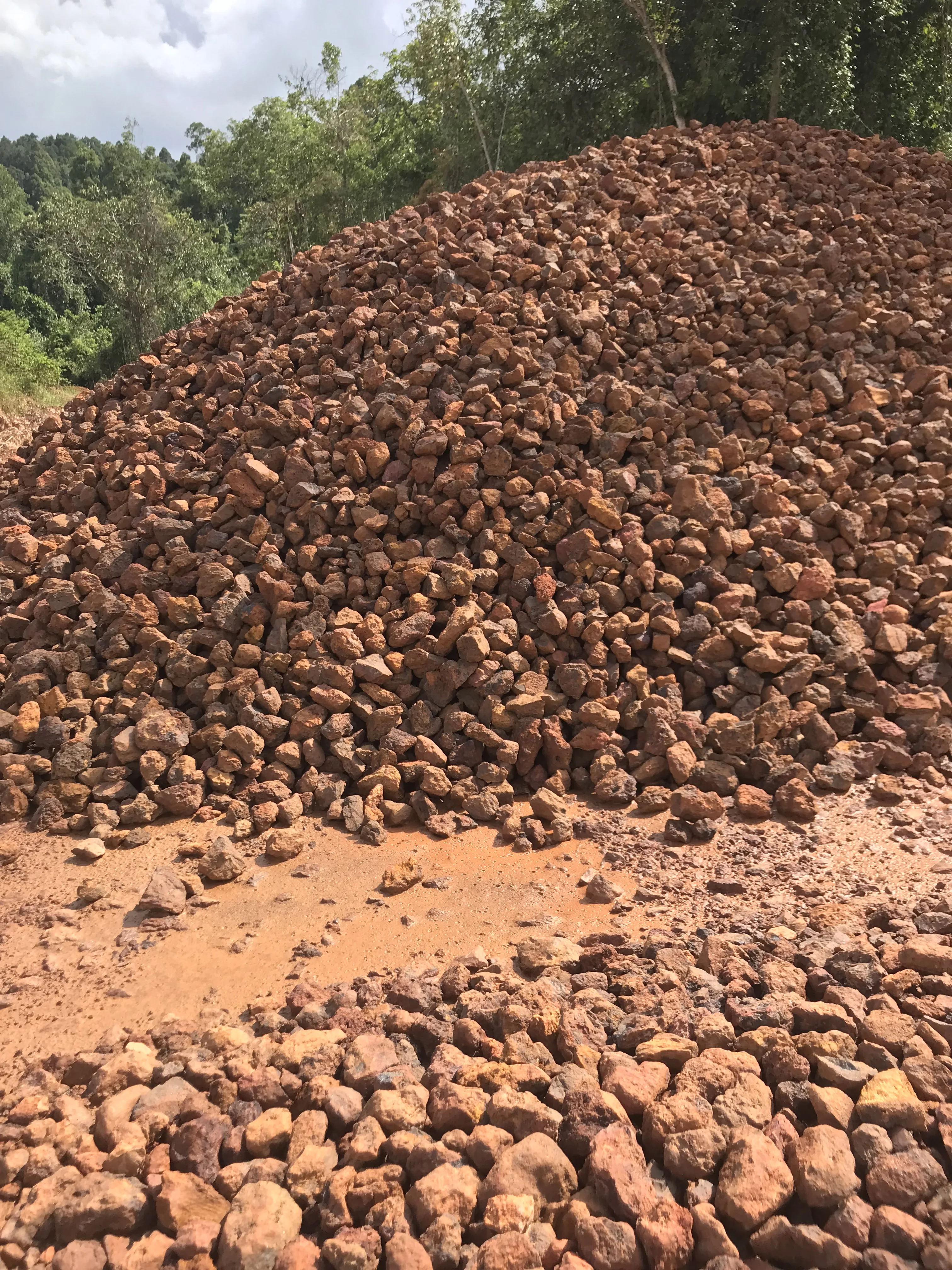 MAGNETITE MANGANESE IRON ORE  LUMP FE 45% 56% 62%  High Quality Low Sulfur & Phosohorus 10mm 20mm 50mm