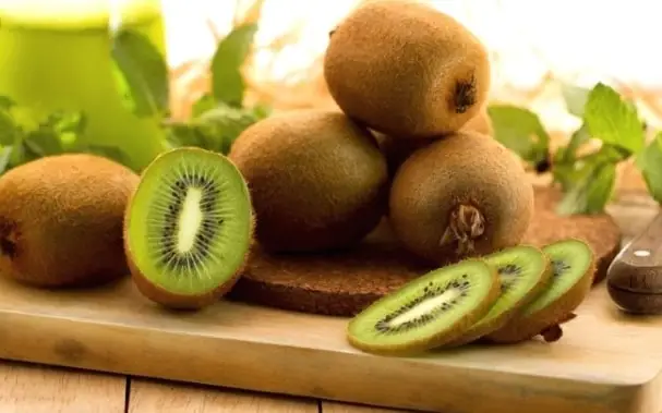 Fresh Kiwi Fruit 2.jpg