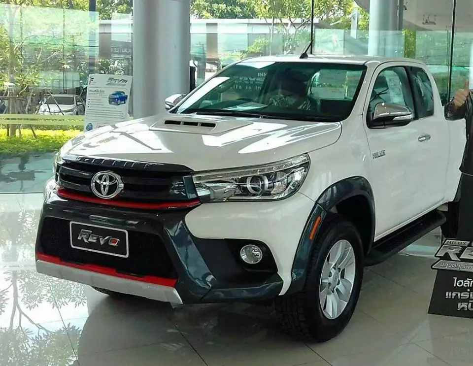 Toyota Hilux diesel pickup 4x4 in Used Cars