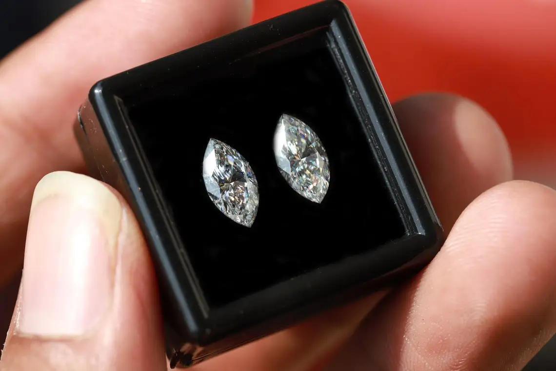 Certified Diamond CVD HPHT Lab Diamond DEF VVS VS Excellent Cut IGI Lab Synthetic Diamond Manufacturer Wholesaler