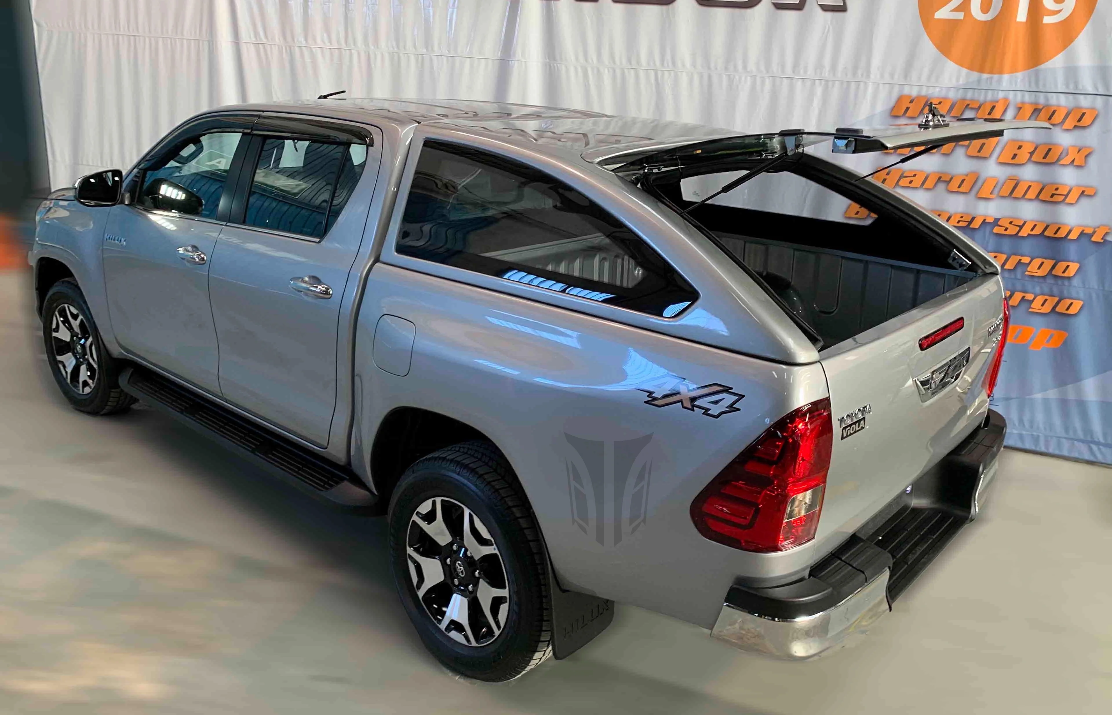 
VENTASTARK Fiberglass Sport Canopy for Hilux Revo 