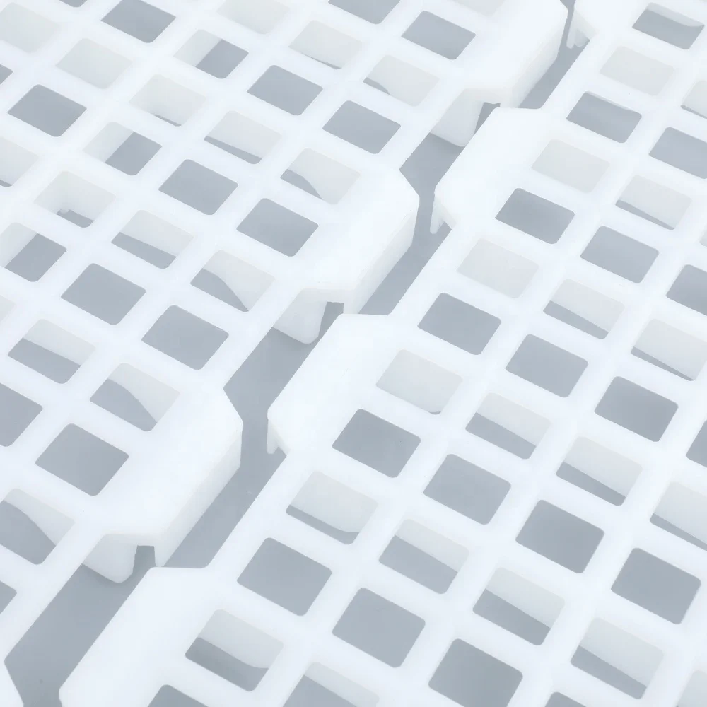Extremely hygienic 1200*500 mm  Non-rotting broiler farm plastic chicken slats floor for poultry farm