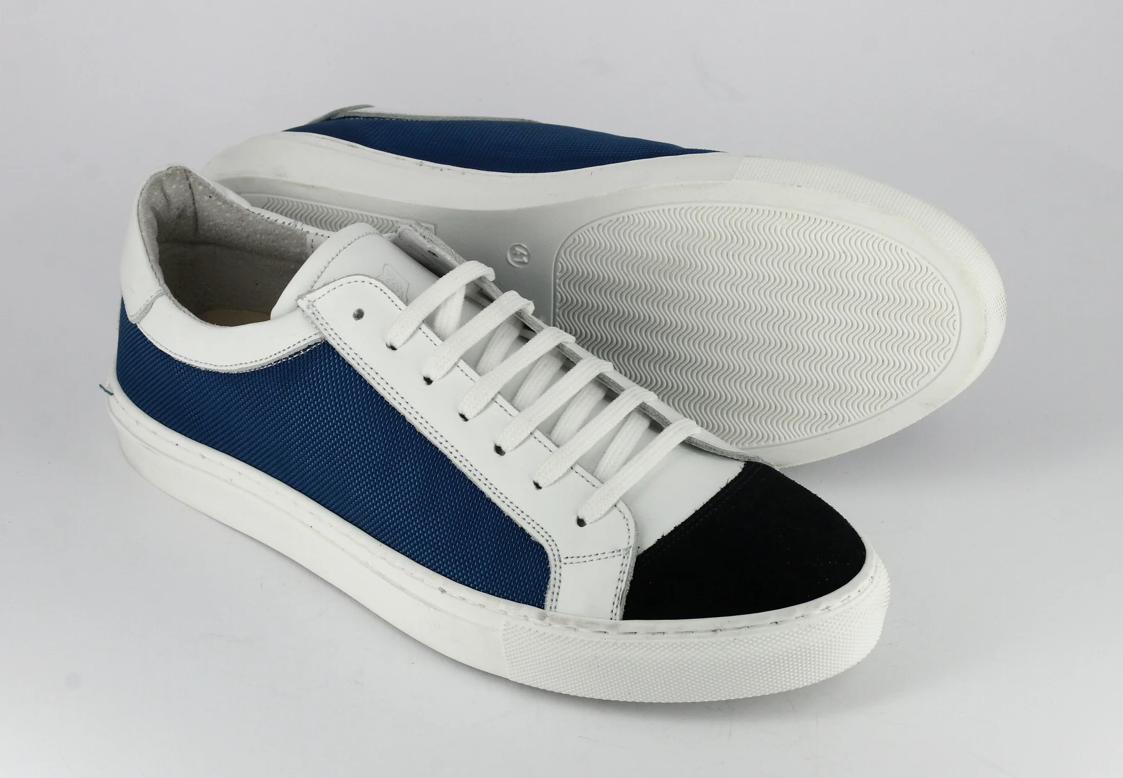 CLASSIC STYLE SNEAKERS WITH POLYESTER FABRIC APPLICATION