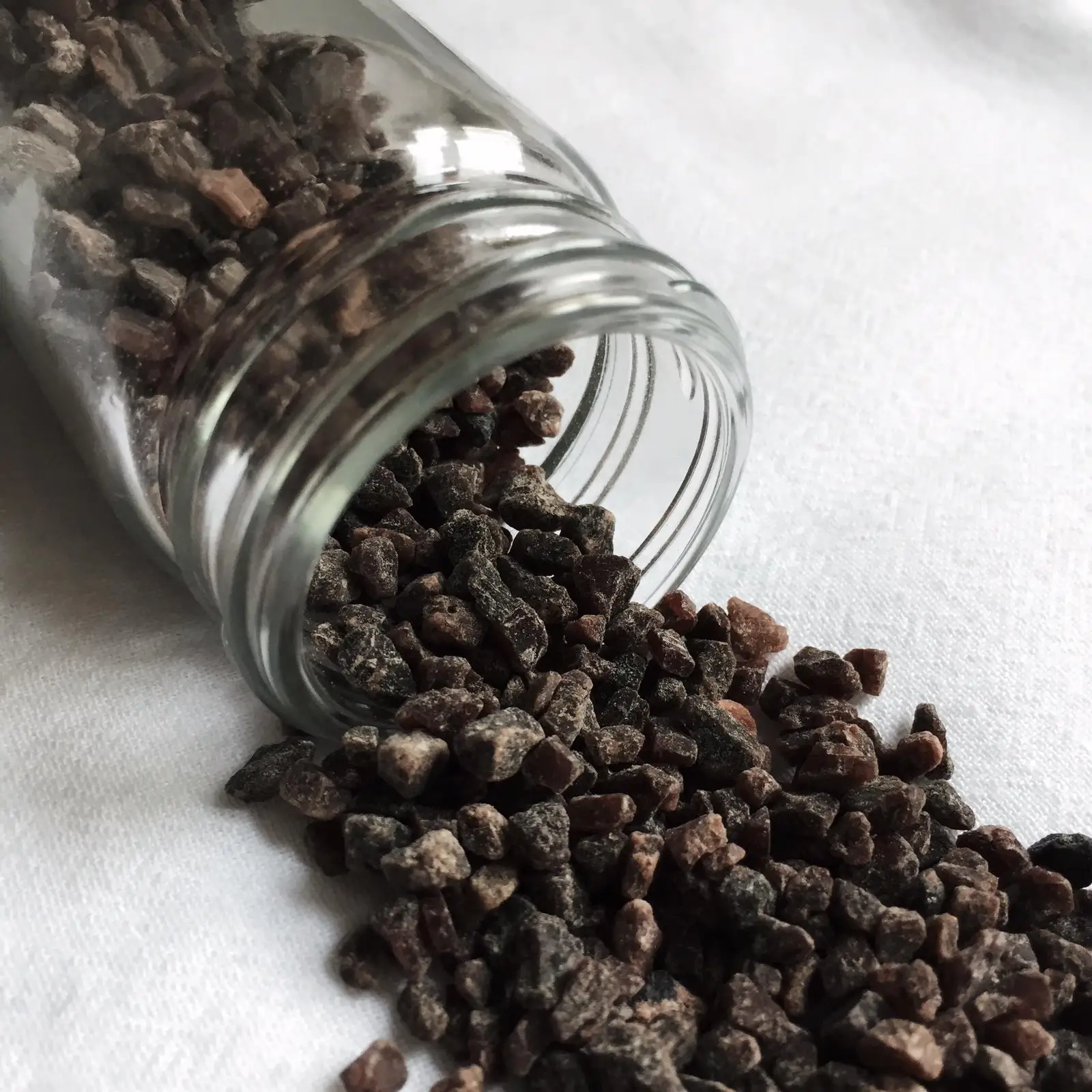 Сырая черная Гималайская скальная соль-натуральный черный цвет грубой 1 мм-2 мм соль-упаковано в PP пакеты 25 кг или 50