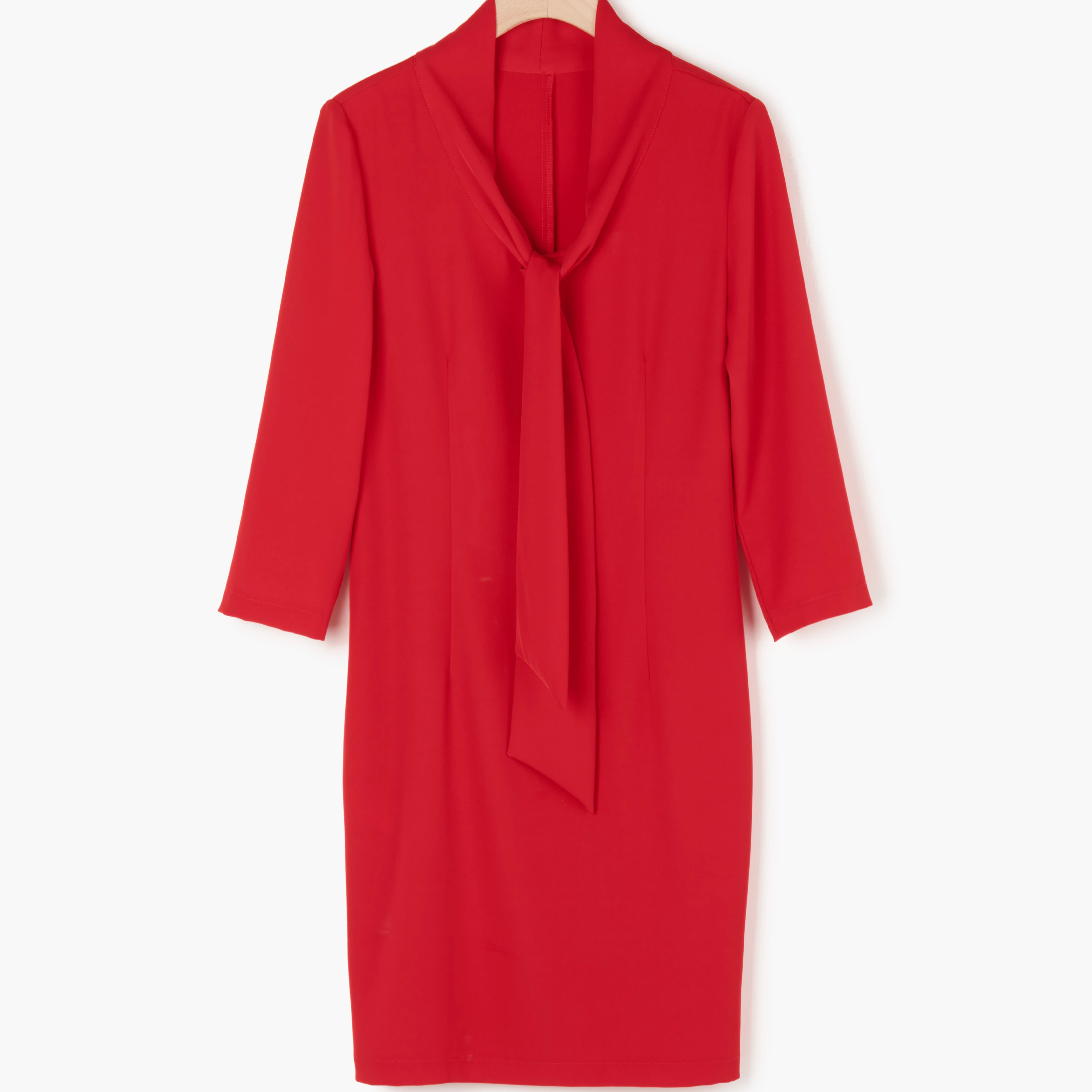 Итальянское Платье-карандаш красного цвета из Cady ткани с воротником-шарфом | Женская мода