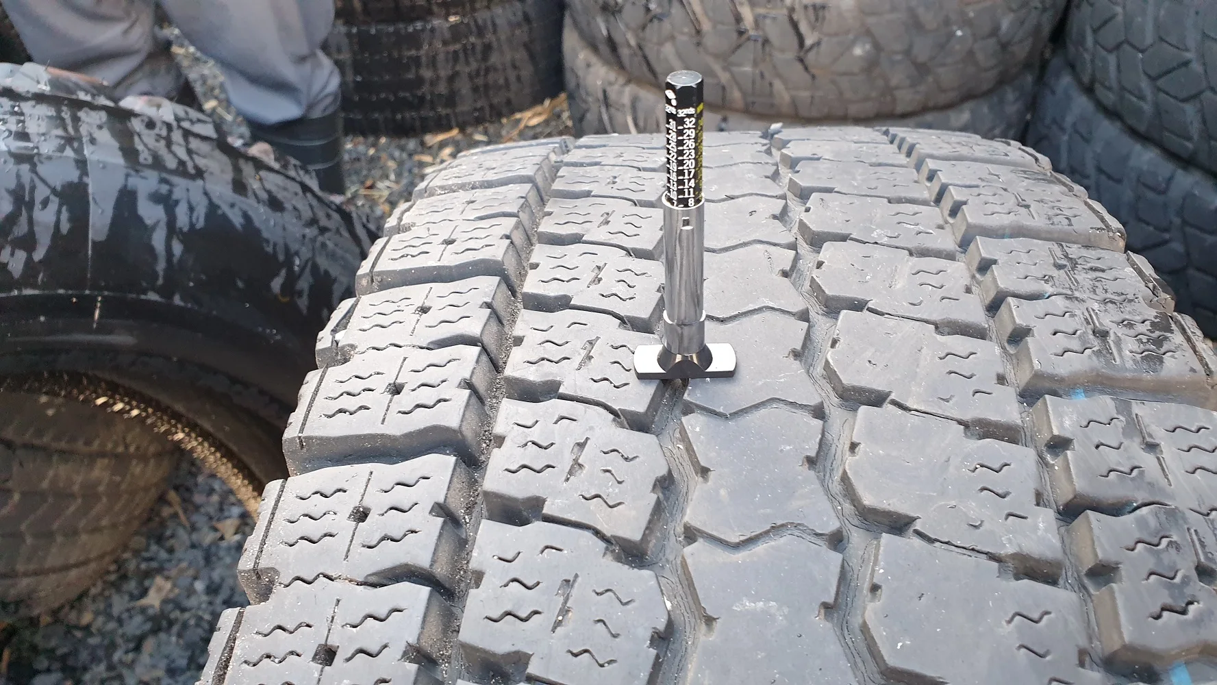 Лидер продаж Бескамерная Шина DUNLOP со стальным радиальным покрытием гарантия 12 месяцев для грузовика поглощающая дорожную шину