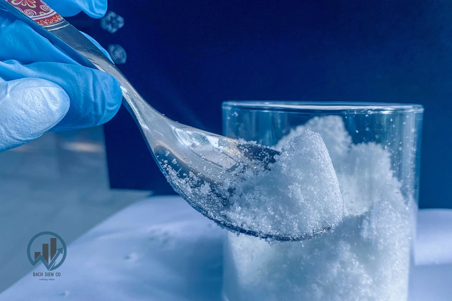  Оптовая продажа сульфат цинка промышленного класса гептагидрат (ZnSO4.7H2O) с сульфатным 21