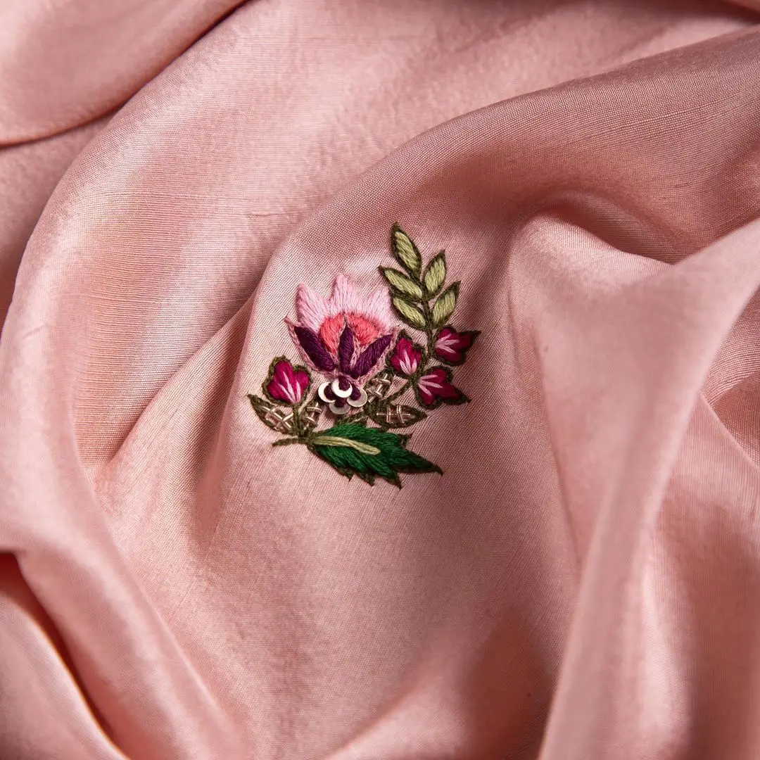 Очень красивые сари с последовательностью диапазонов хороший наряд блестящие рабочие из Жоржетта плотной блузкой от MEETALI CREATION