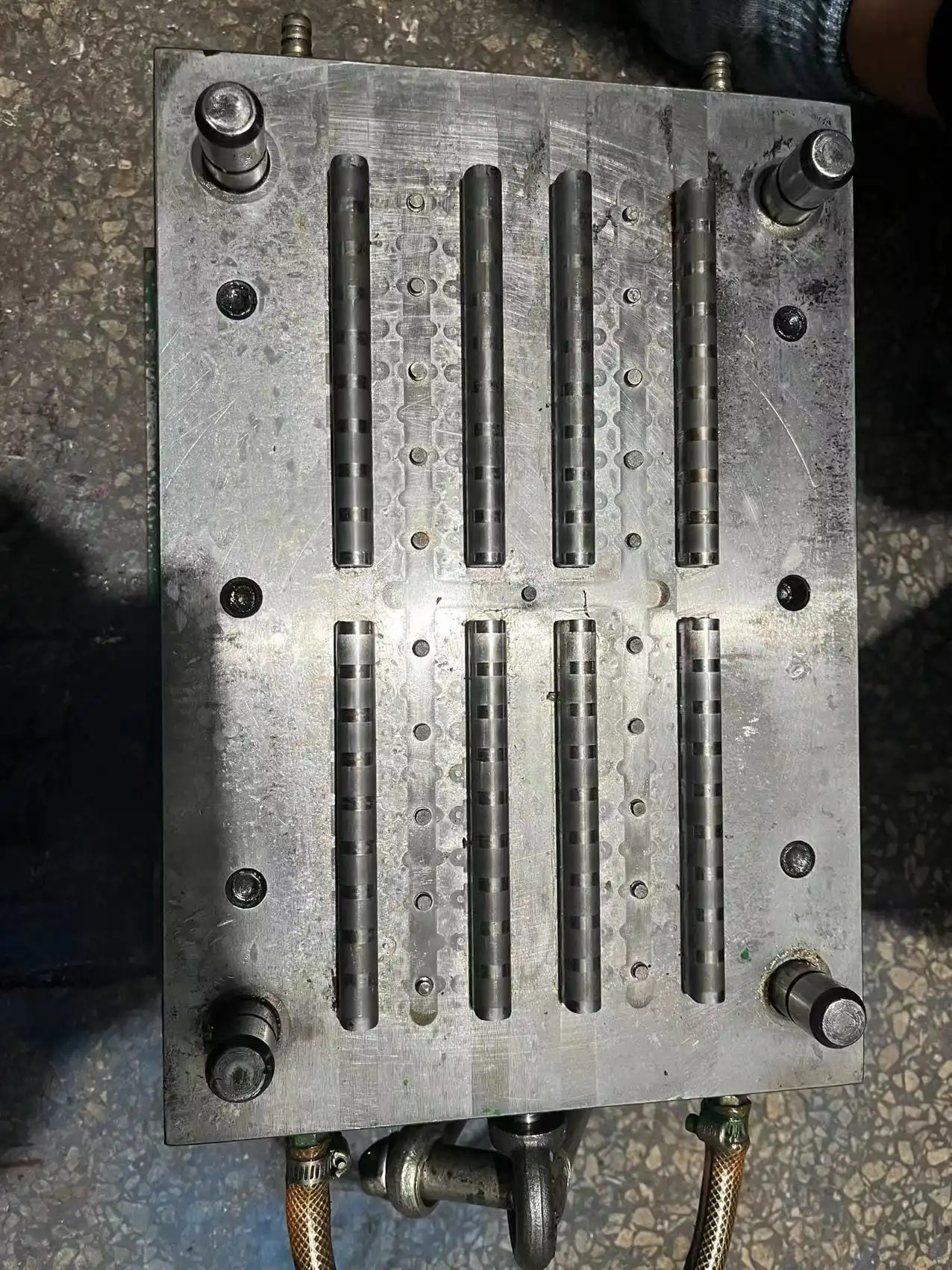 Mould Factory Round Path Nail Cable Clip Second Hand Mold C Shaped Wire Nail Clip Pa66 Electric Wire Cable Clip Used Mould