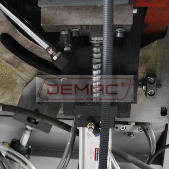 Single head cutting saw aluminum window machine