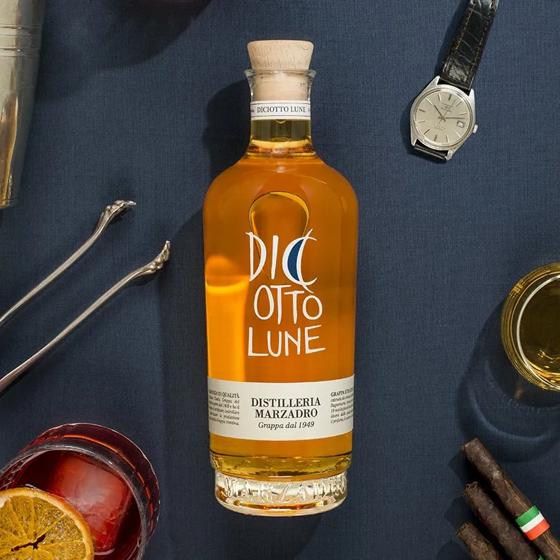 Italian high quality GRAPPA LE DICIOTTO LUNE in wood aged For Export