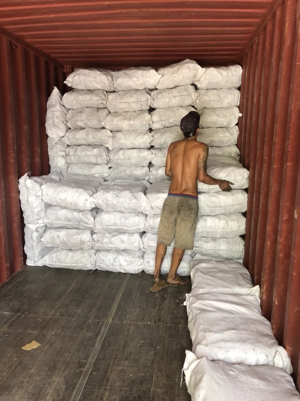 Wholesale Black Natural Charcoal from Mangrove hardwood Smokeless Odorless Longburning time Bulk charcoal bbq/grill