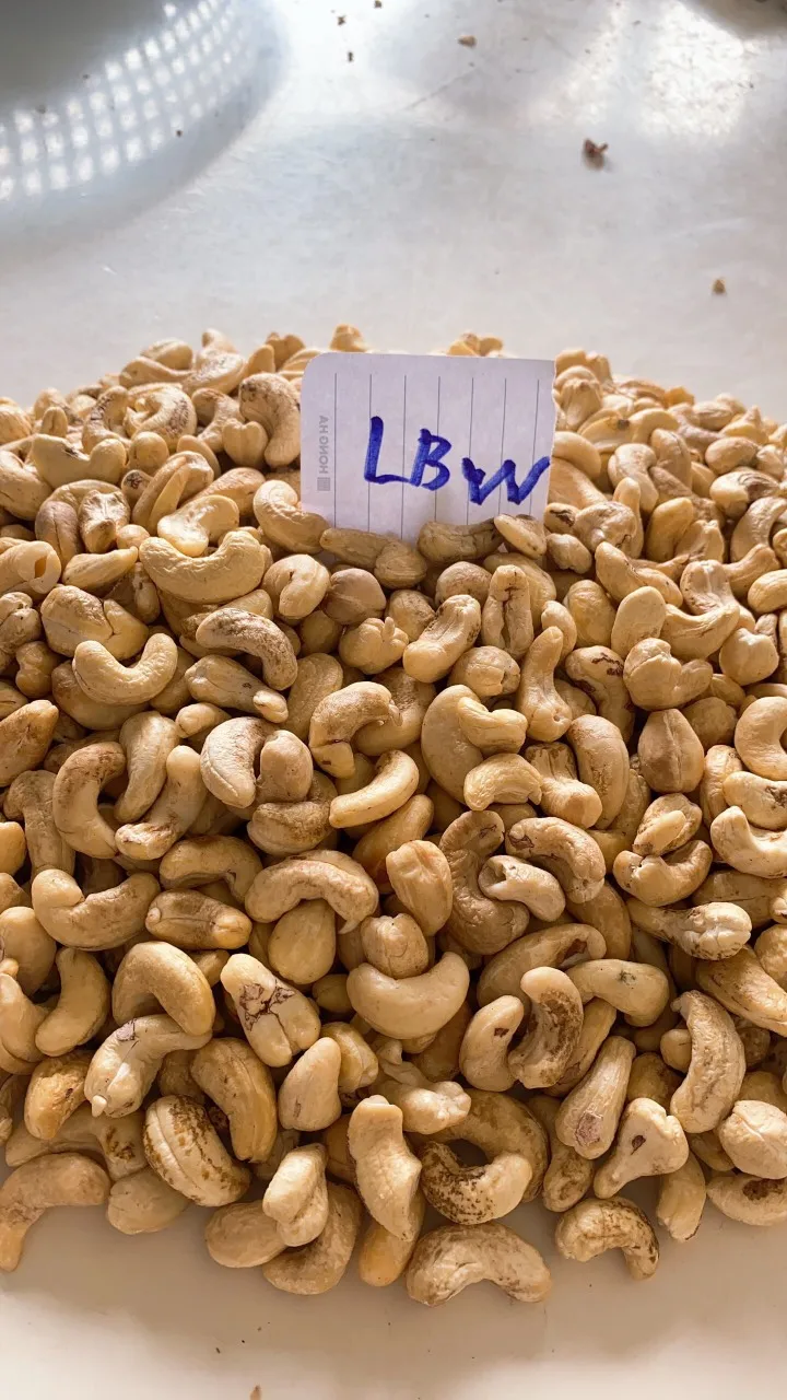 Cashew Nuts   - 100% natual cashew nuts high quality cashew w320 BB/LP/WS from Vietnam