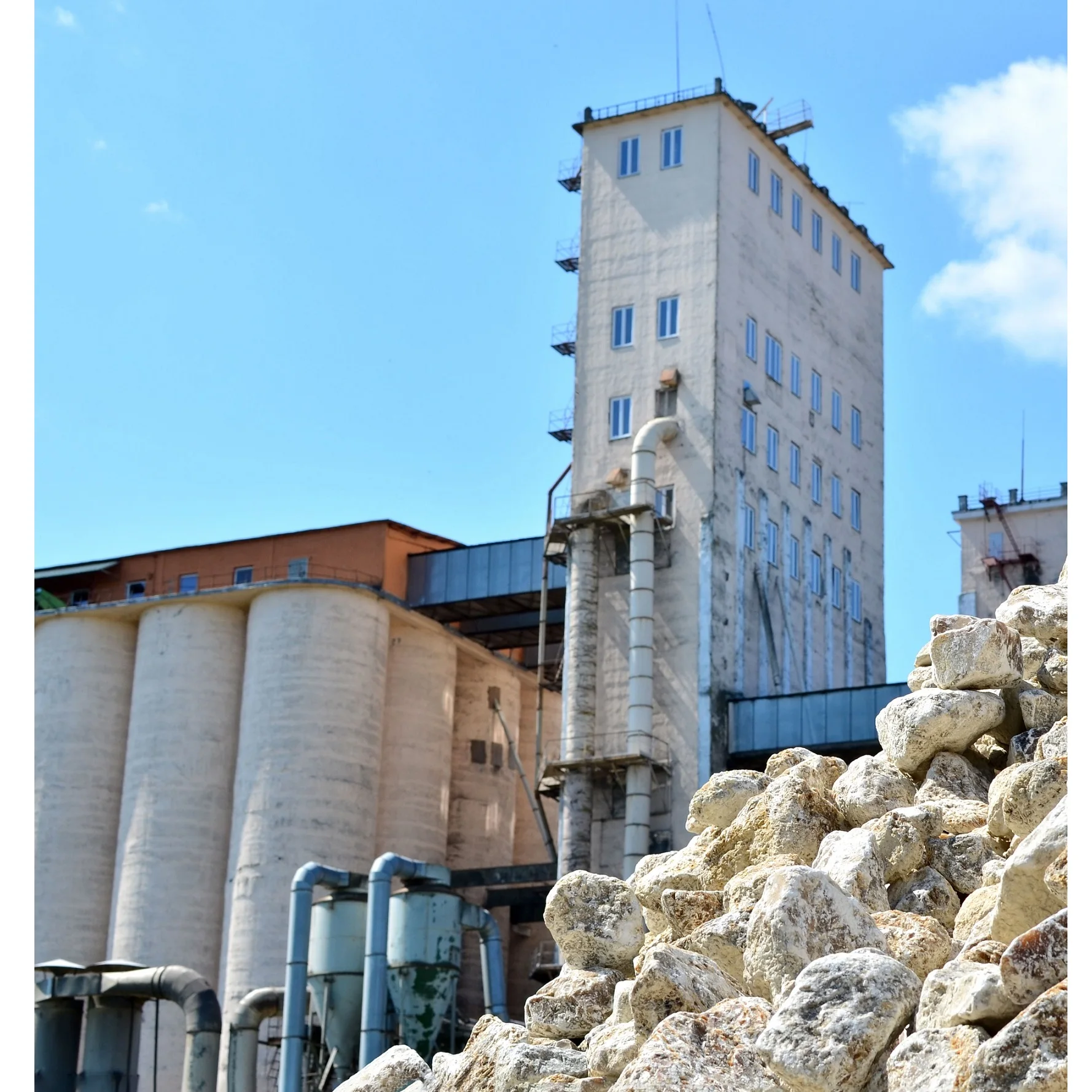 Производитель ОАЭ, натуральный гипсовый кусок высокой чистоты для цементного производства и строительства