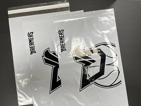 Custom Printing Mailing & Shipping Bags with Build- in Handle