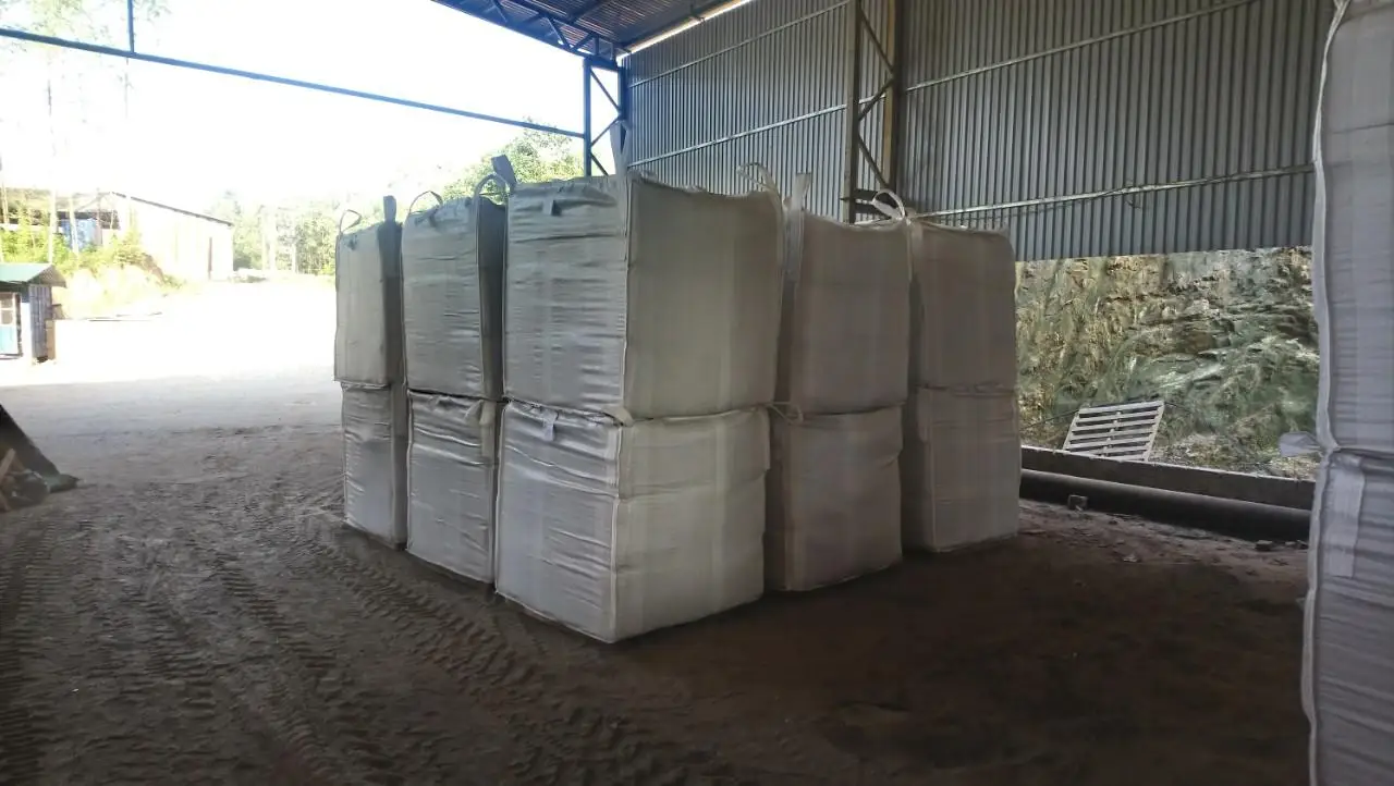WOOD SHAVINGS Vietnam wholesale wood shavings for Animal Pine wood shaving soft FOR HORSE BEDDING