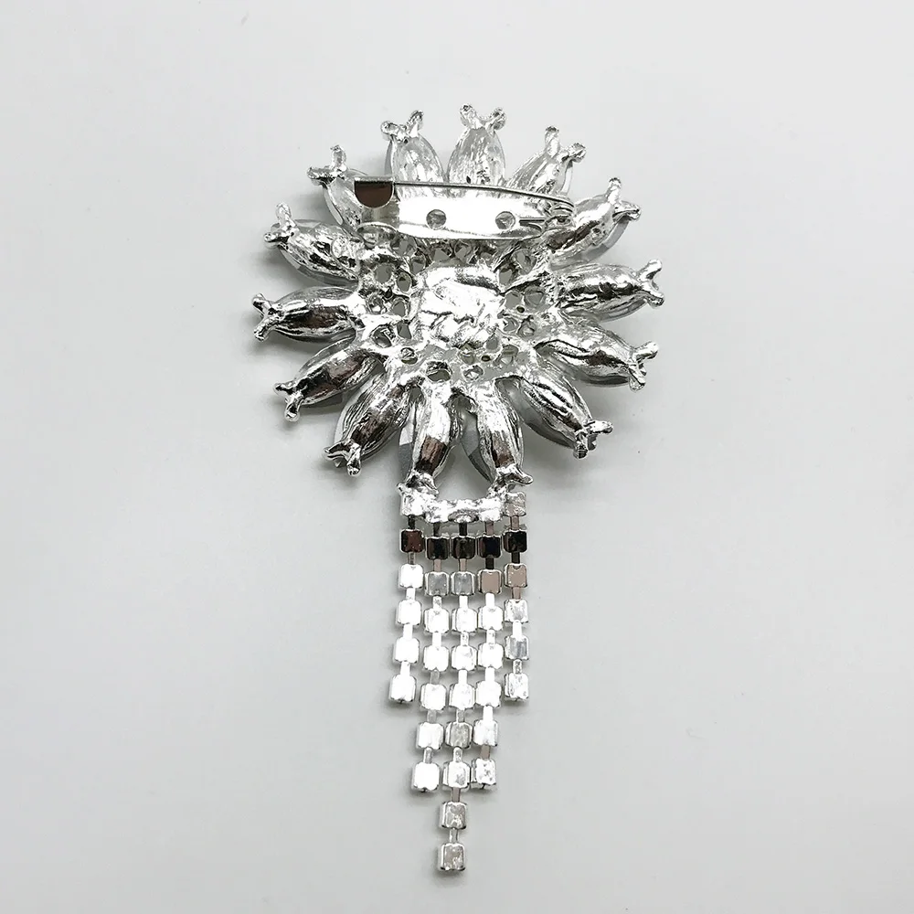 Modern latest design high quality brooches with chain for hot selling