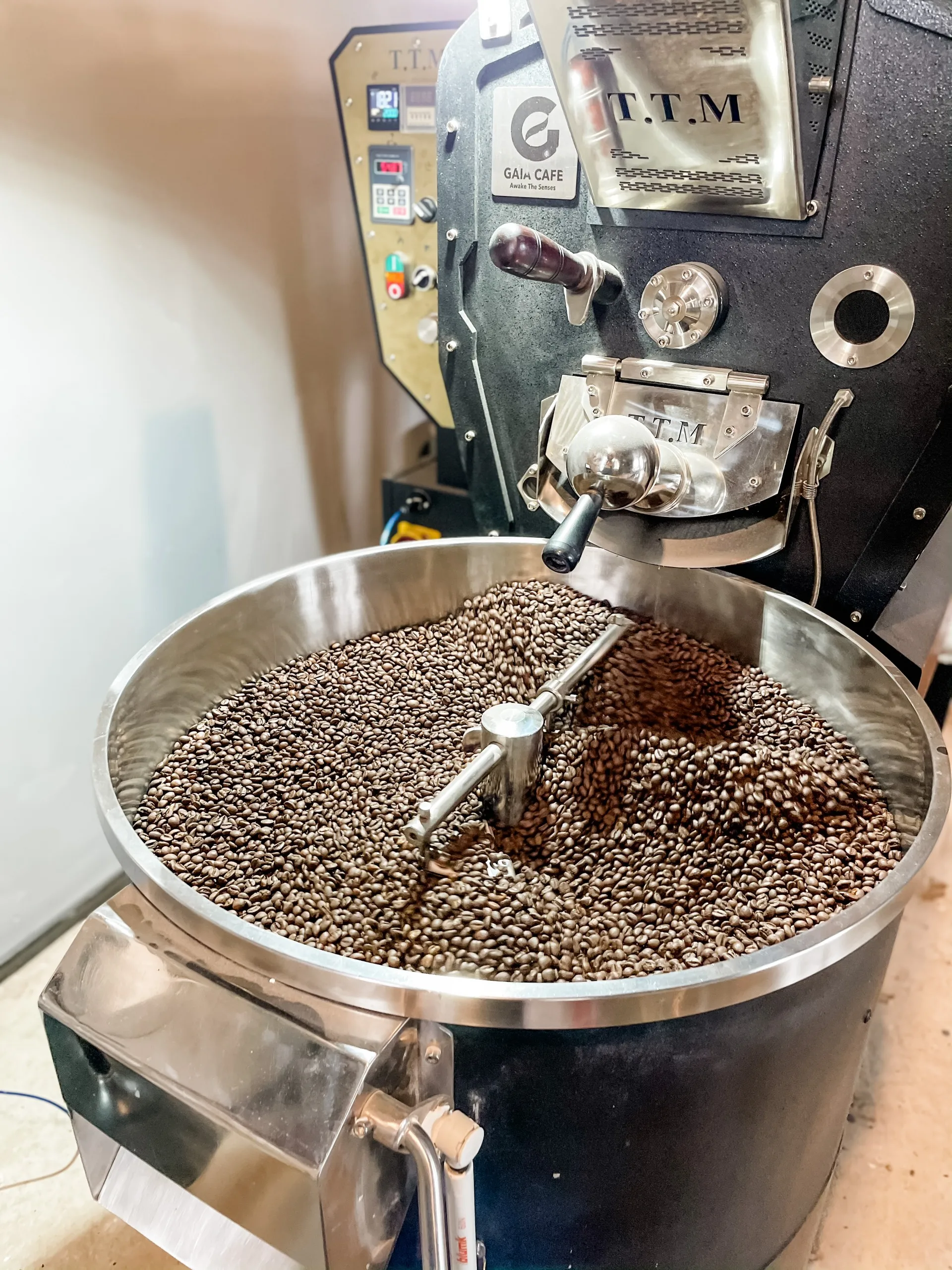 High quality 98% Maturity 2020 roasted robusta coffee beans from Vietnam