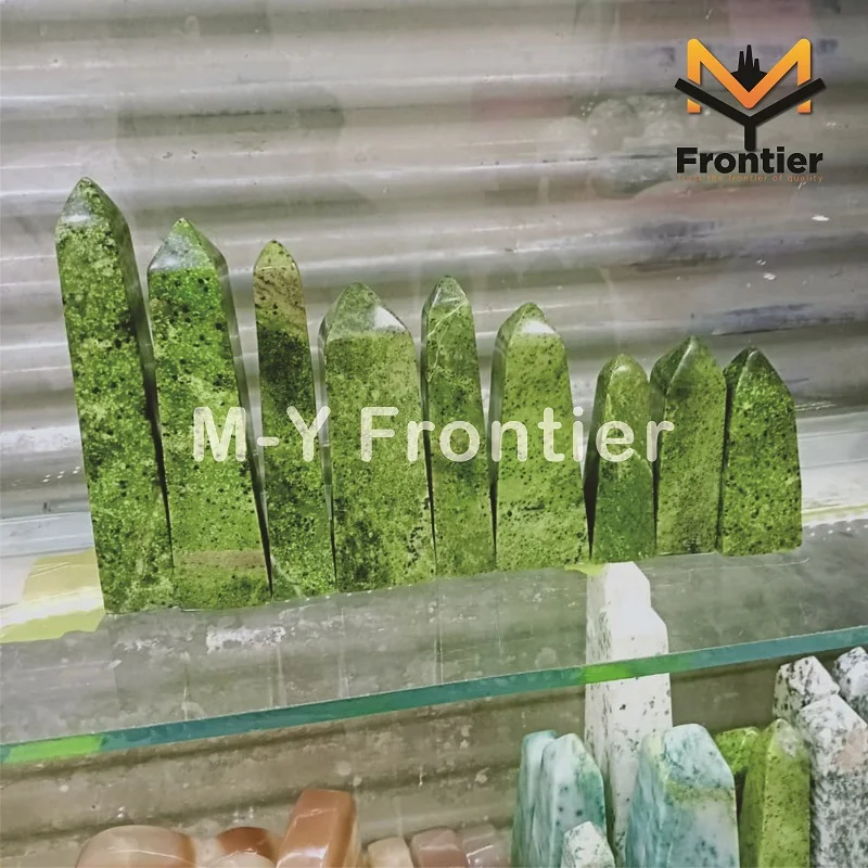  Натуральные змеиные башни ручной работы полированные кристаллы OEM из пакистанского хрусталя.