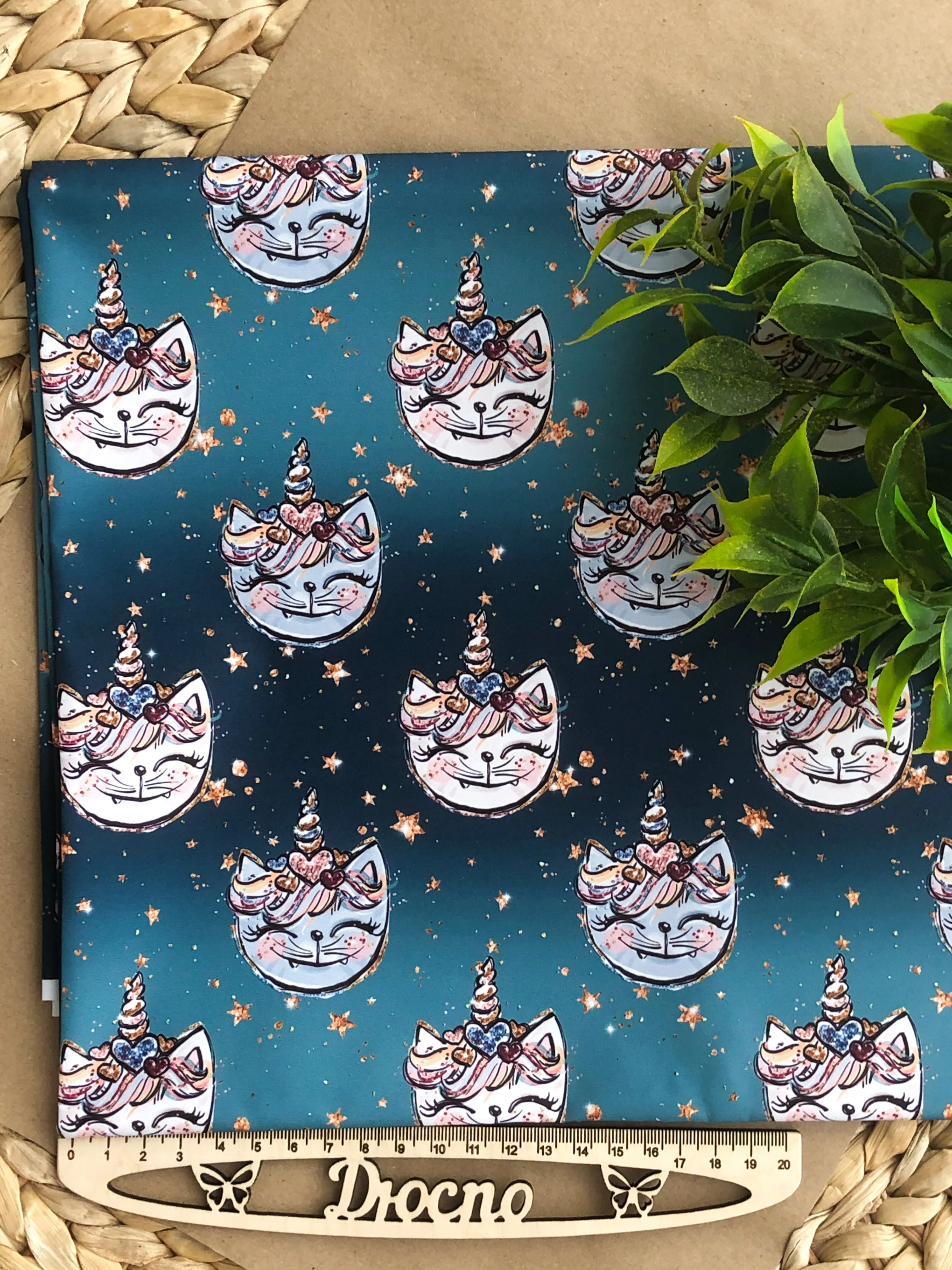 Pleasant to Touch Soft Not Rustling Jacket Fabric Dewspo Density 85 g / sq.m 100% Polyester Printing Service