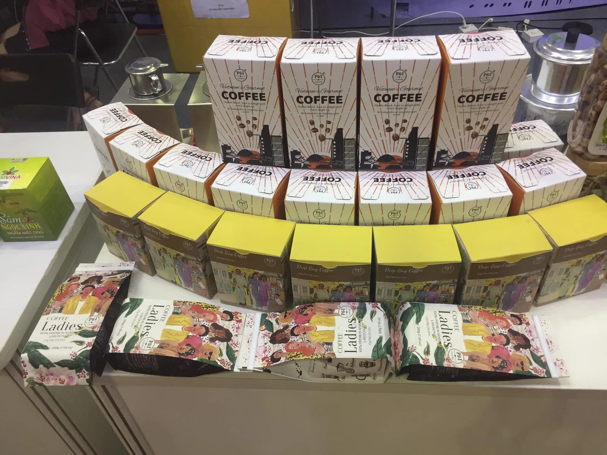 
100% Pure Whole Bean Coffee For Beverage - Best coffee in Vietnam (Amy +84 383 655 628) 