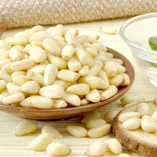 Evengranular wild red pine nuts without shell from northeast China