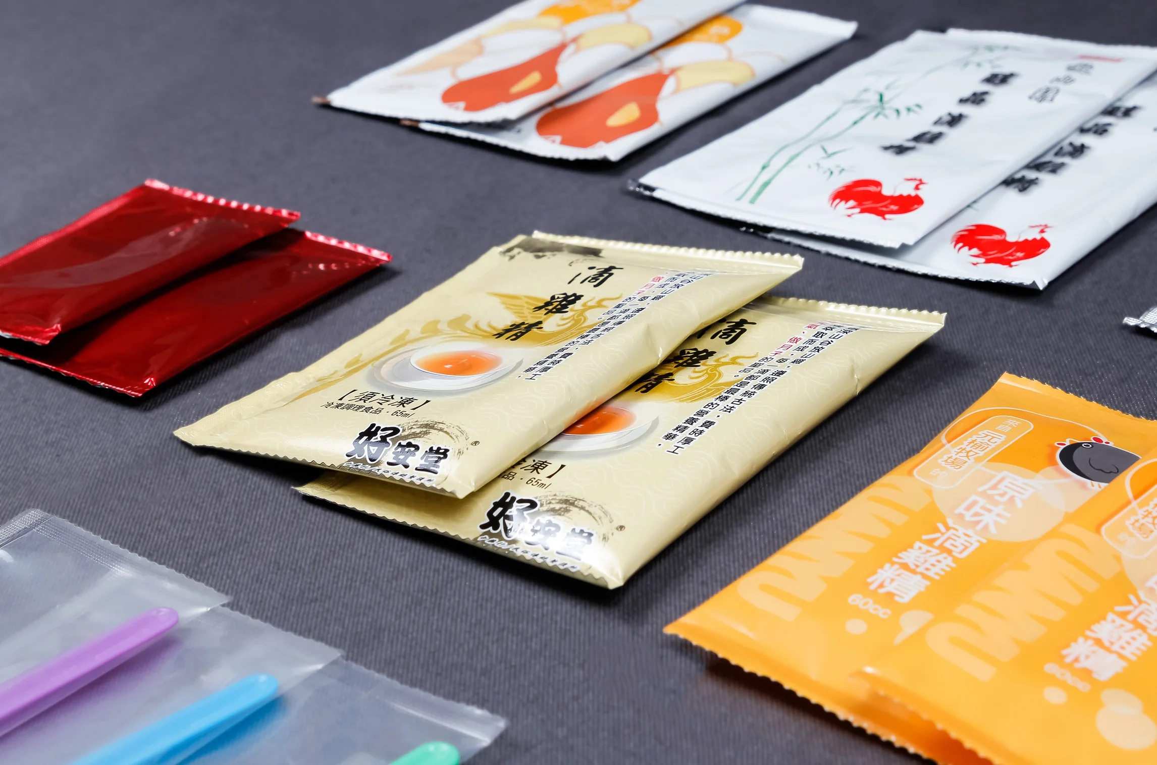 Automatic liquid sachet sealer machine