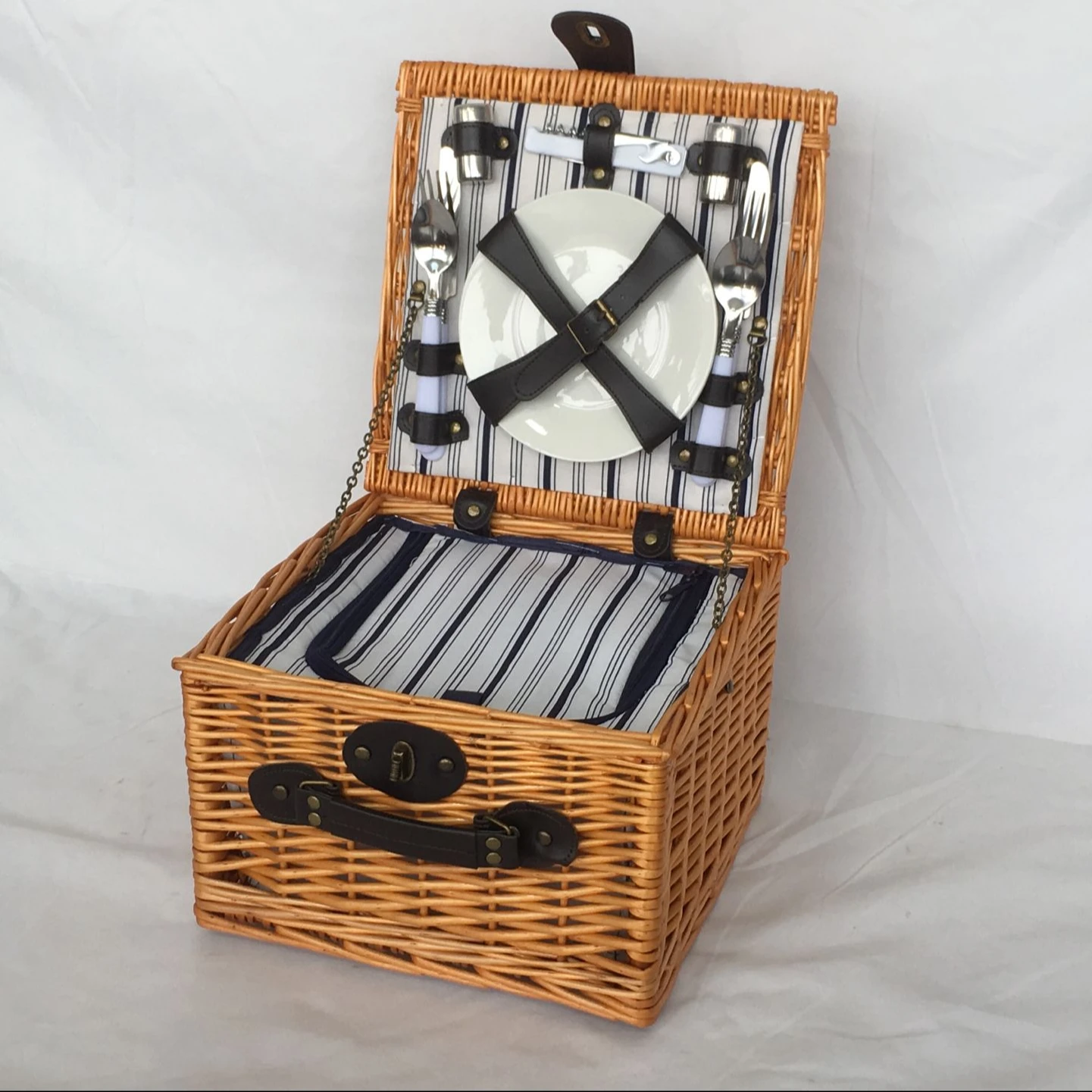 Handmade Camping Hiking White Honey Brown Wicker Willow Hamper With Blanket Picnic Basket For 2