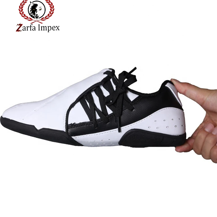 Top Quality Factory Made Wholesale Manufacture Breathable Light Weight Kungu Fu Taekwondo Boots 2021