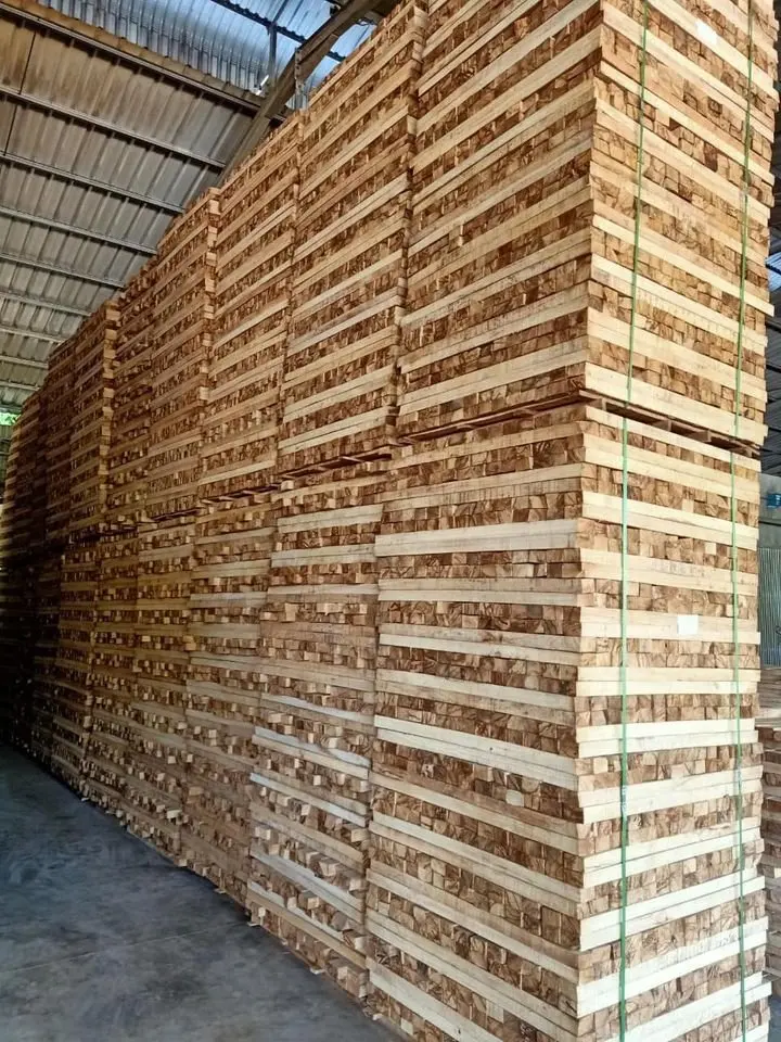 Вьетнамская натуральная пиломатериалы AD KD резиновая древесина деревянная для изготовления напольного покрытия строительная мебель