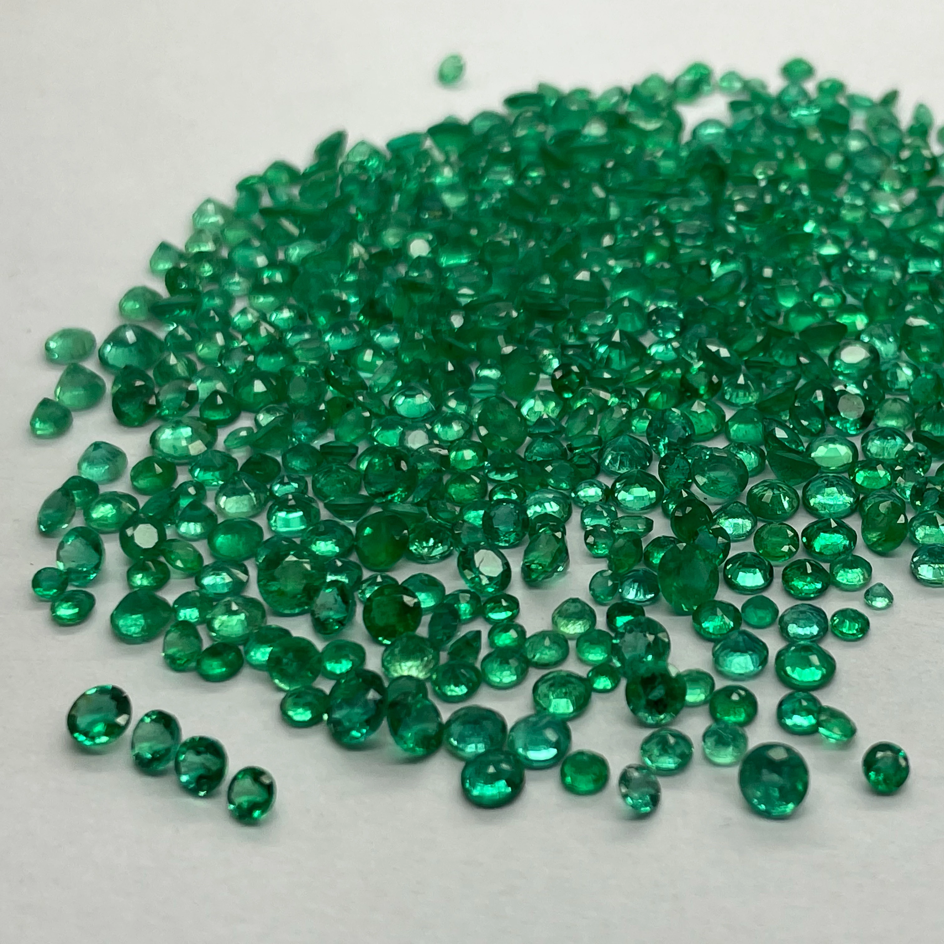 VVS Quality Regular Cut Calibrated Zambian Emerald Stone Super Fine Quality And Color