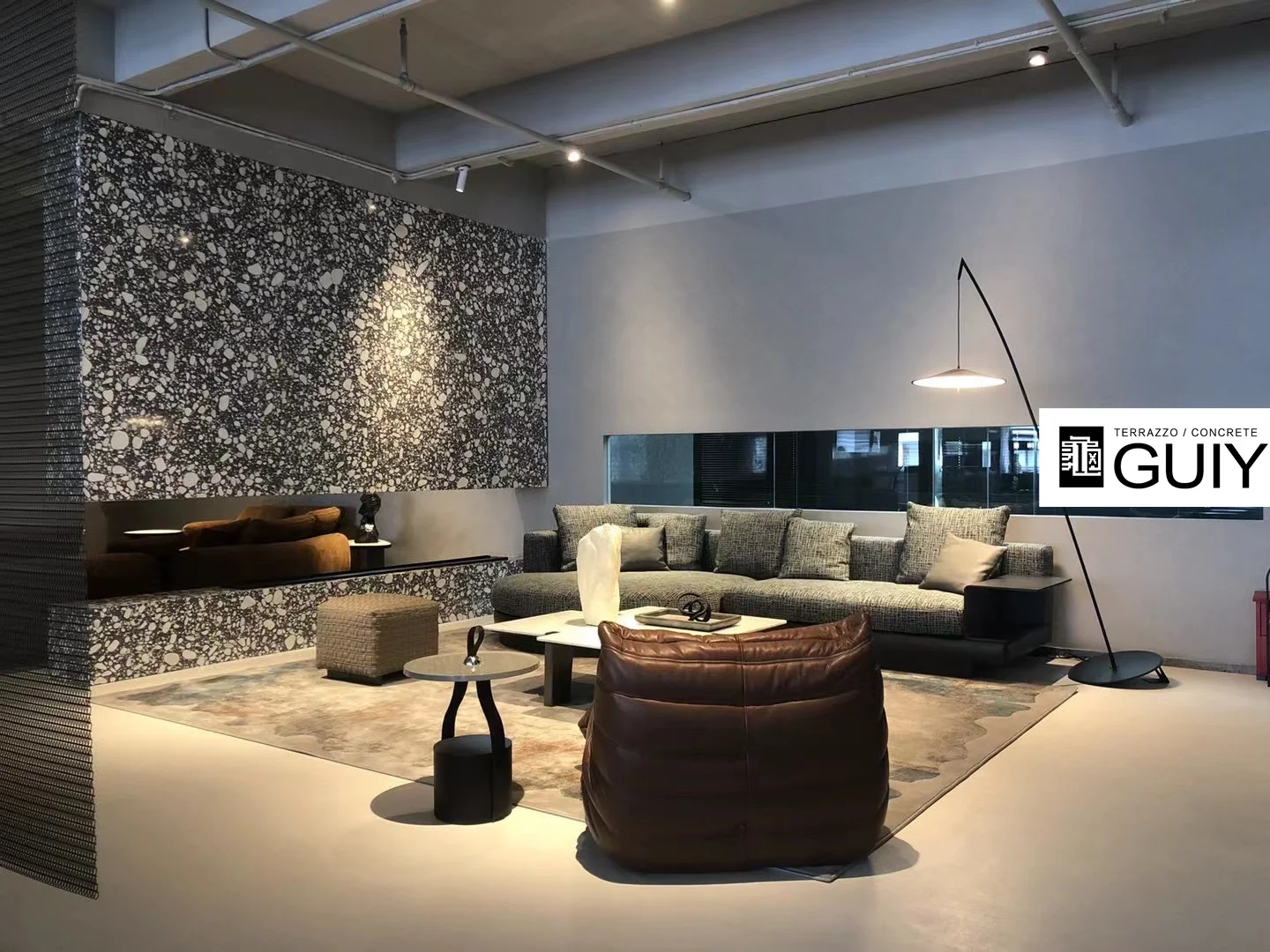 Плита terrazzo, выравнивание черного пола, герметичный бетонный пол, основание из эпоксидной смолы