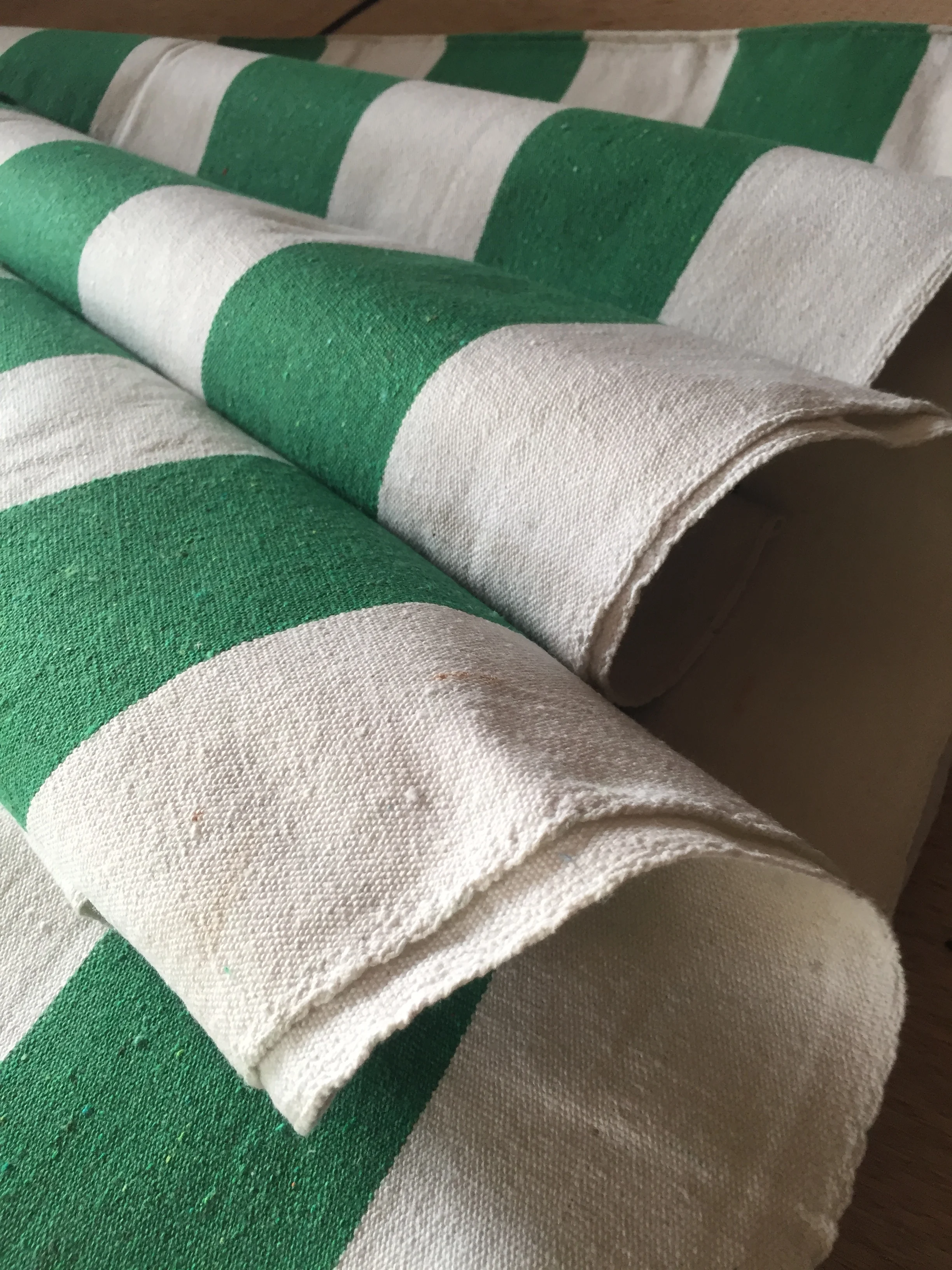 High Quality Customized Design Yarn Dyed Canvas Fabric Arabic Style Black & White Stripe Canvas Fabric for Tent Windbreak Wall