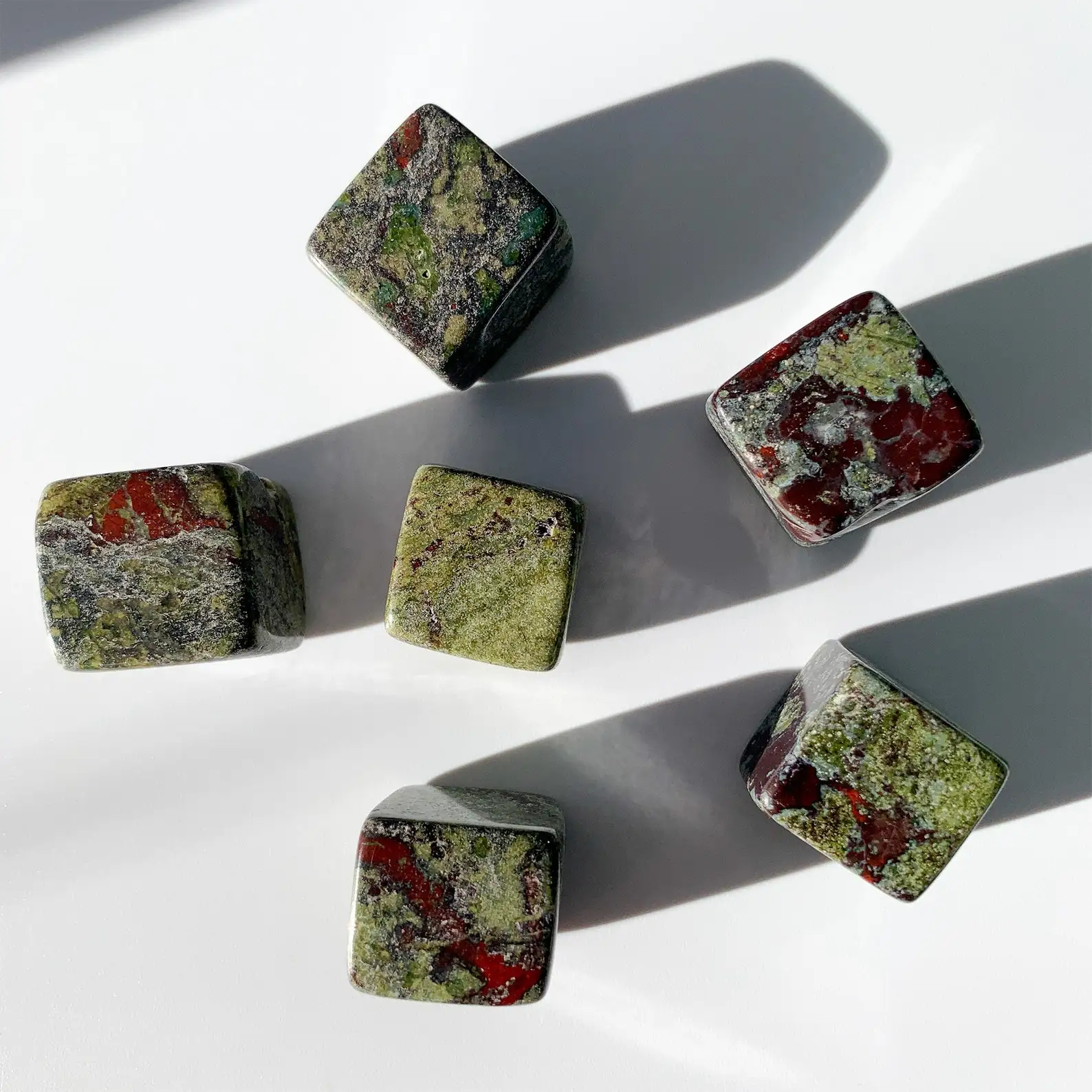 Кубики из кровяного камня целебная чакра мощные счастливые каменные хрустальные кубики кровь Дракона
