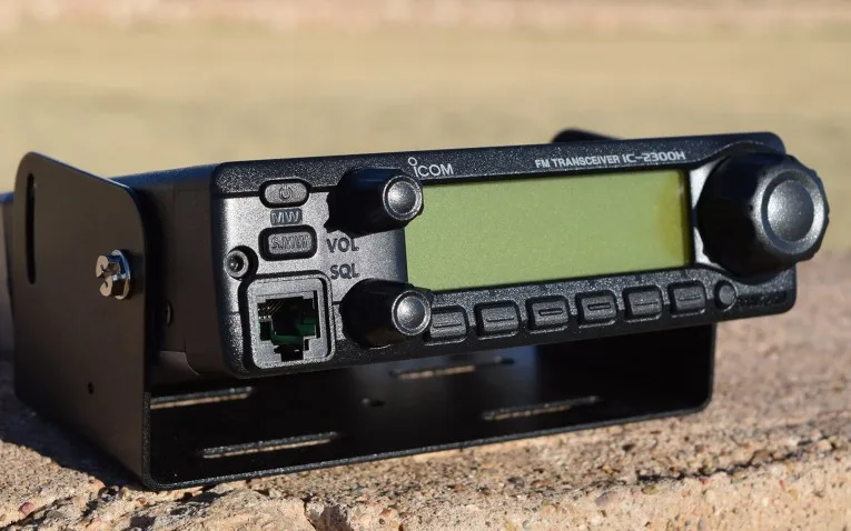 IC-2300H УКВ Quad Band Мобильный трансивер 136-174 МГц (можно зафиксировать в 5 каналов)