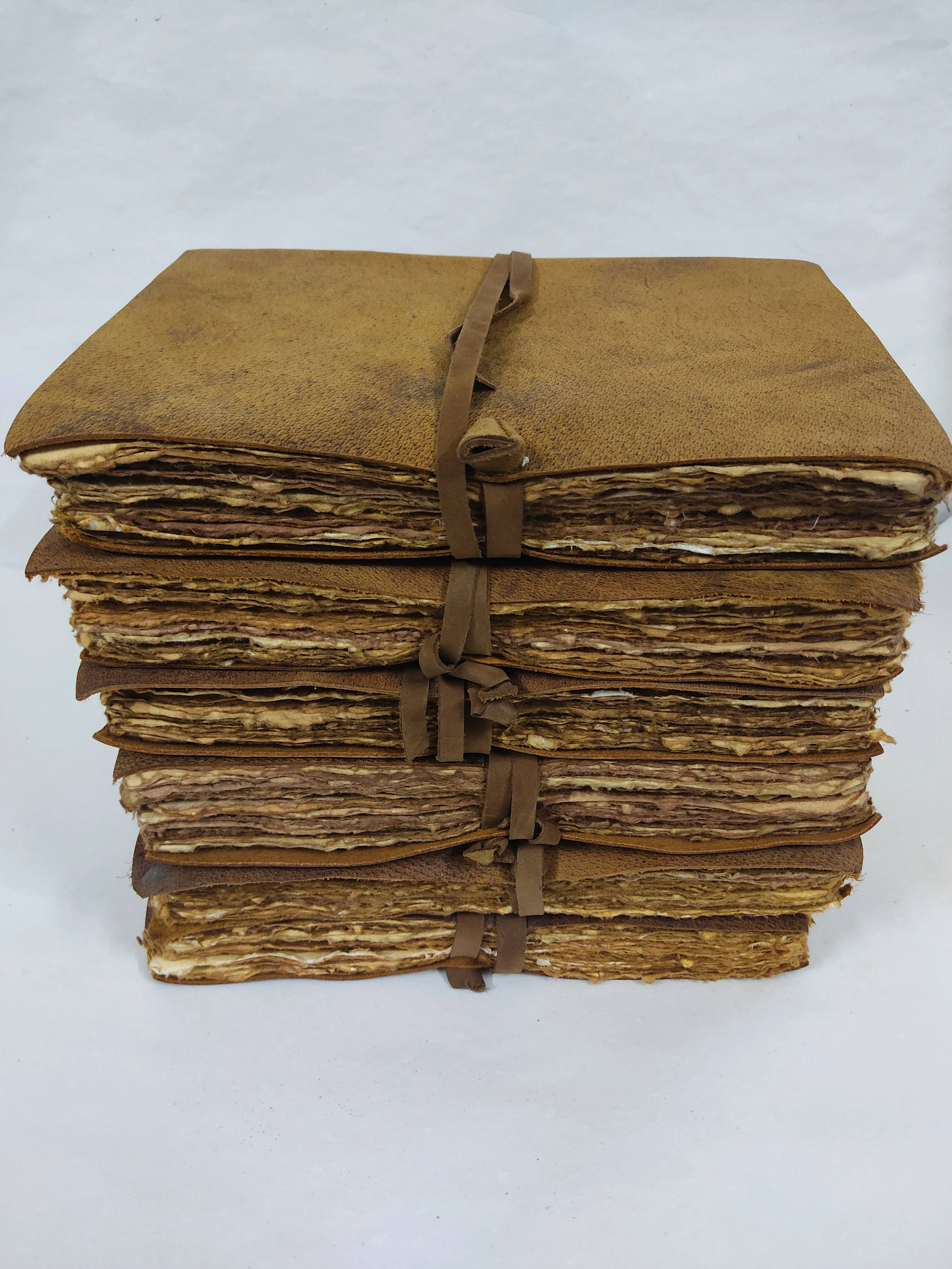 Уникальный стиль продажи 7 5x5 коричневый винтажный кожаный журнал ручной работы A5 блокнот в бумажном переплете с краем края переработанной бумаги