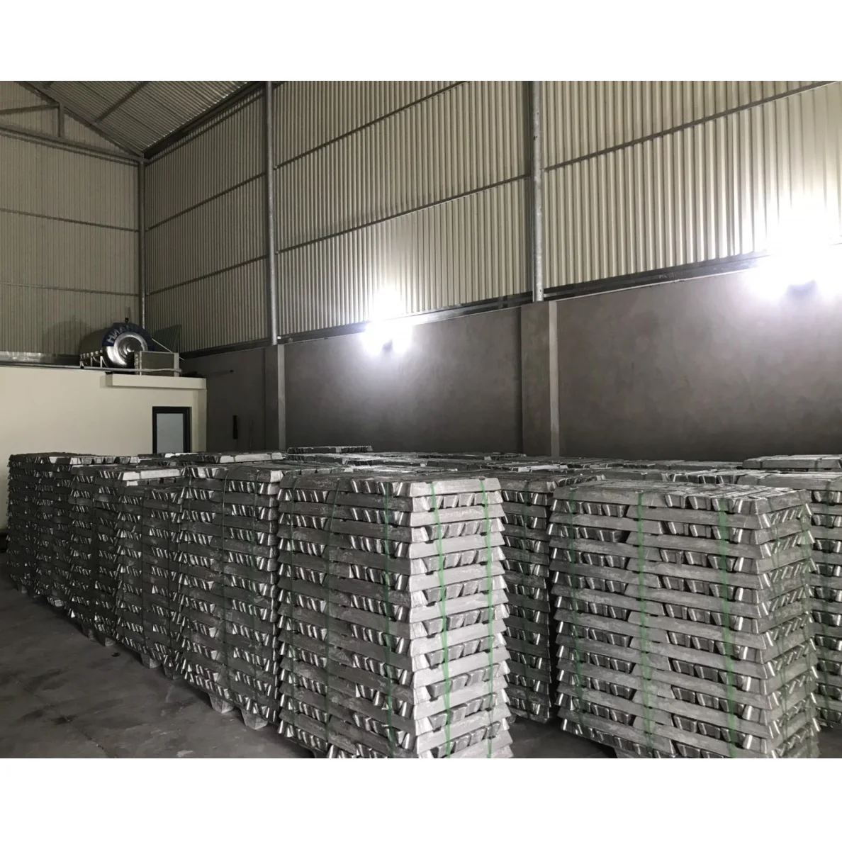 High Quality 1000 Series Harsh Surface Chemical Composition Of Aluminum Ingots ADC12 Shipping Worldwide