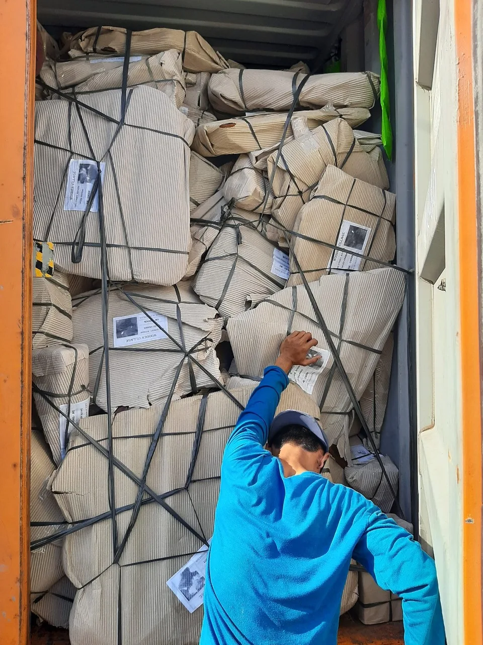 Hot Selling Round Wooden Plates from Indonesia/Wholesaler