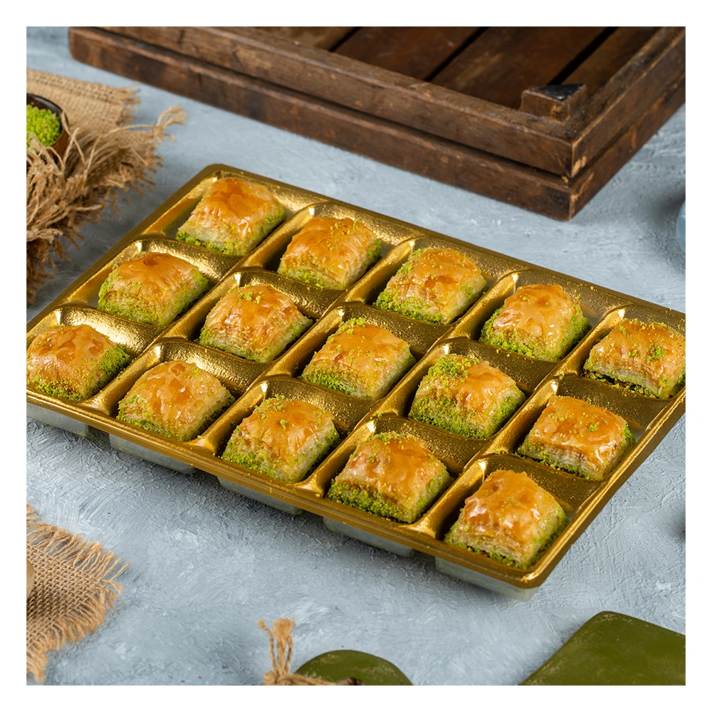 Свежий сухой баклава с фисташками турецкий десерт