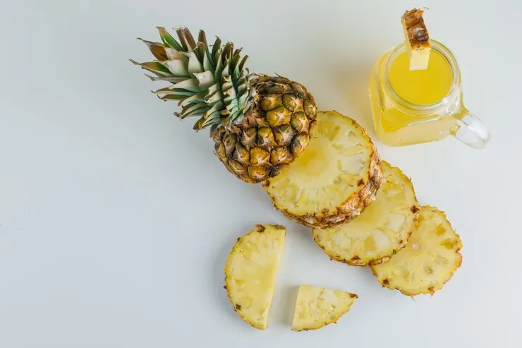 High Nutrition Vitamin A B C E K Honey Sweet Sour Taste Available Fresh Pineapples With Yellow or Green Color