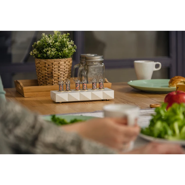 Лучшее качество, изготовленные nixie часы «Saturn-C», бетонный корпус от известного российского дизайнера, разные цвета, настольные часы