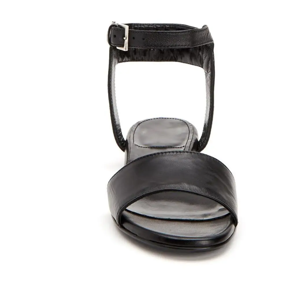 Hot Selling 2023 Women New Chain Design Flat Low Heel Black Color Sandals Other Colors Also Available Size 36 37 38 39 Available