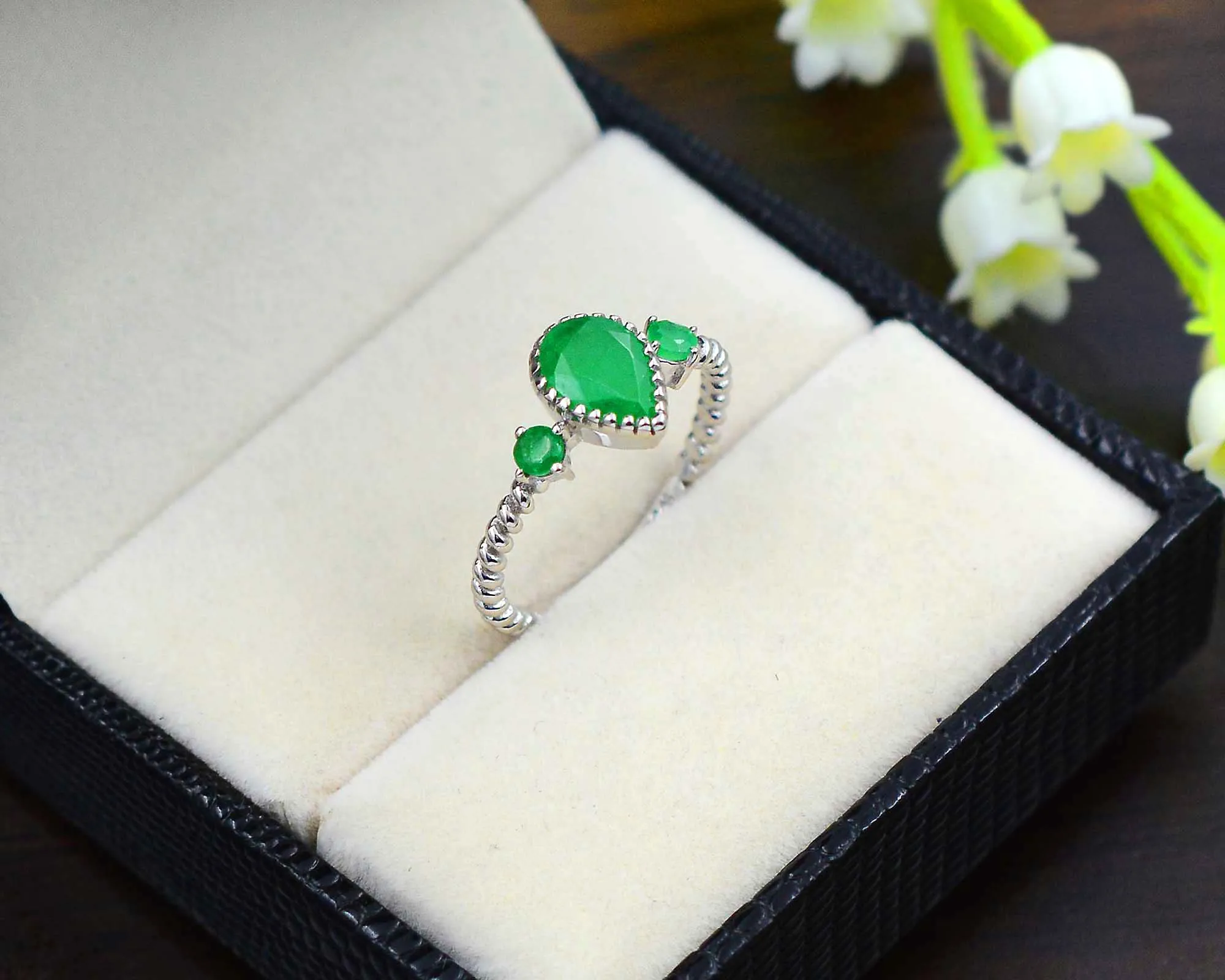 Драгоценный Изумруд 6x9 мм грушевидный натуральный драгоценный камень Стерлинговое Серебро 925 пробы кольцо ручной работы для женщин от огромного поставщика из Индии