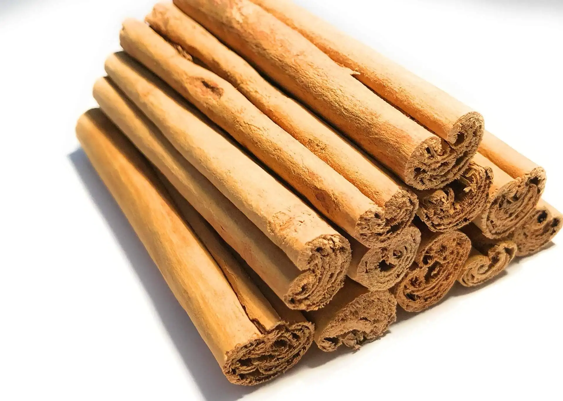 Best Price Top Grade Quality C4 Grade 16mm Cinnamon Sticks With 2 Years Shelf Life hot sale golden brown color From Sri Lanka